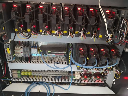 آلة تصنيع الصناديق الصلبة الذكية الأوتوماتيكية عالية السرعة لصندوق صغير الحجم مما يجعل تحديد المواقع المرئية