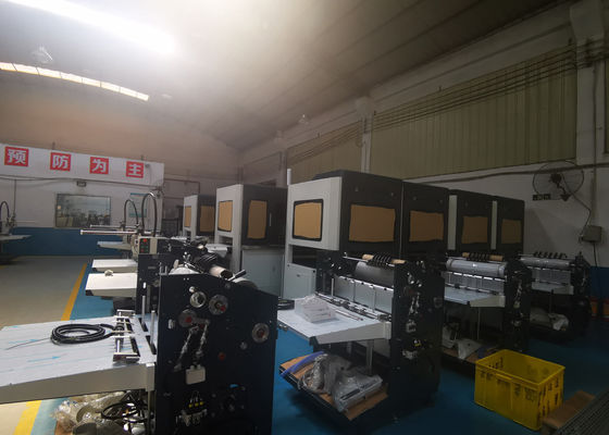 آلة صنع علب الأحذية الفاخرة L5981XW3182XH2103mm مع وضع الإلتصاق