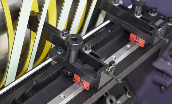 آلة تحزيز الكرتون عالية السرعة على شكل V آلة الأخدود V 1000X600mm
